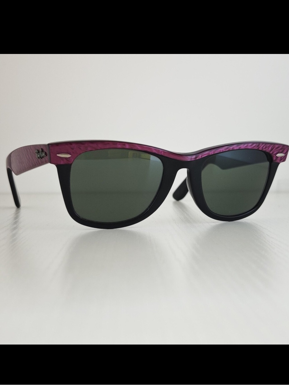 Vintage ‘80s Ray-Ban Women's Black Frame Wayfarer Sunglasses with Fuschia Arms